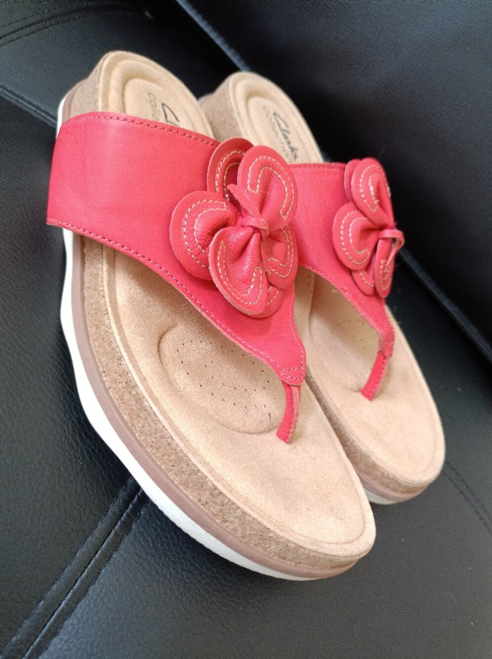 Clarks Leather Flower Thong Sandals Cushioned 8.5 Red - Picture 2 of 16